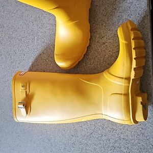 Hunter yellow rain boots